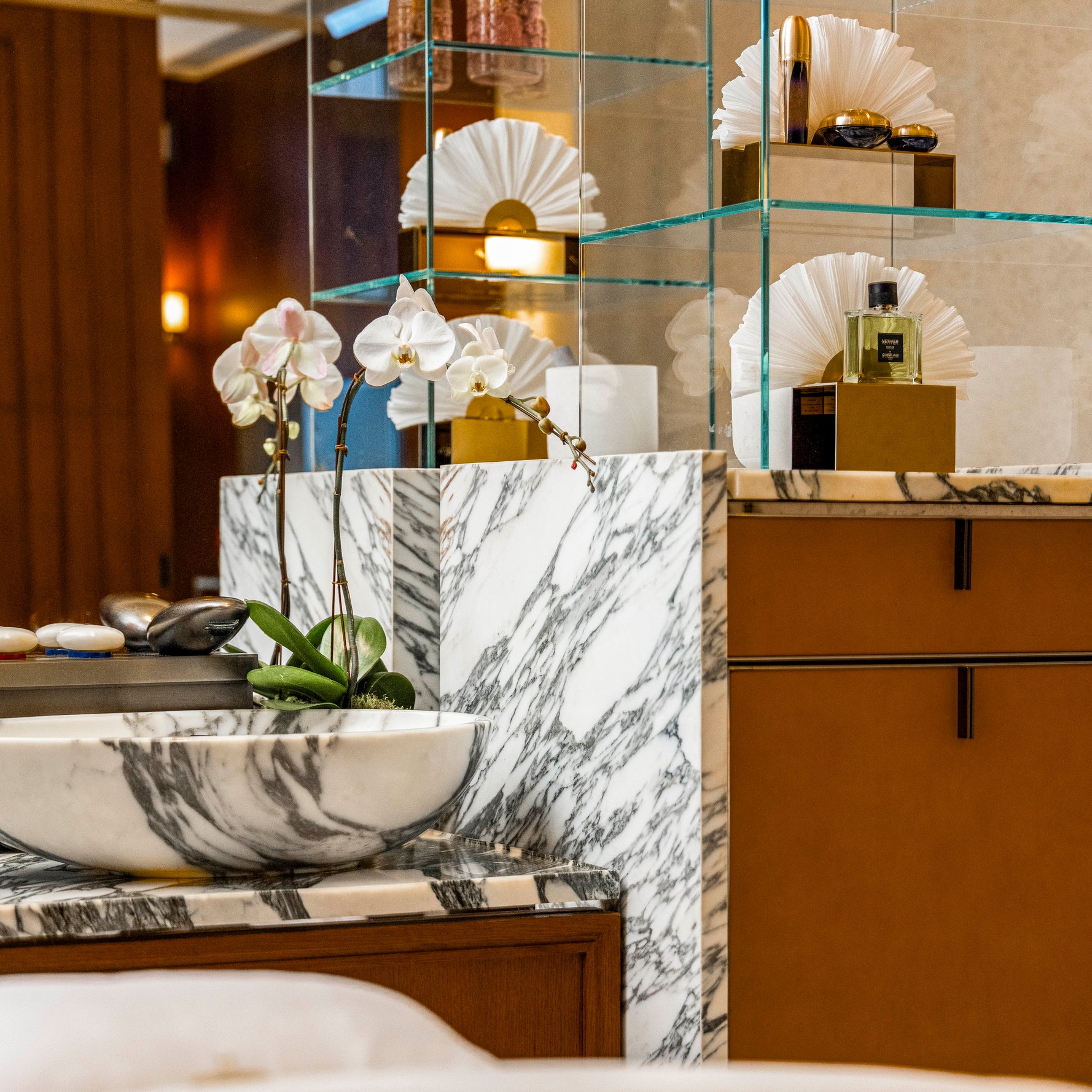 Gift Card: Facial 'Silky Glow' at Asaya Spa by Guerlain (90 mins.)