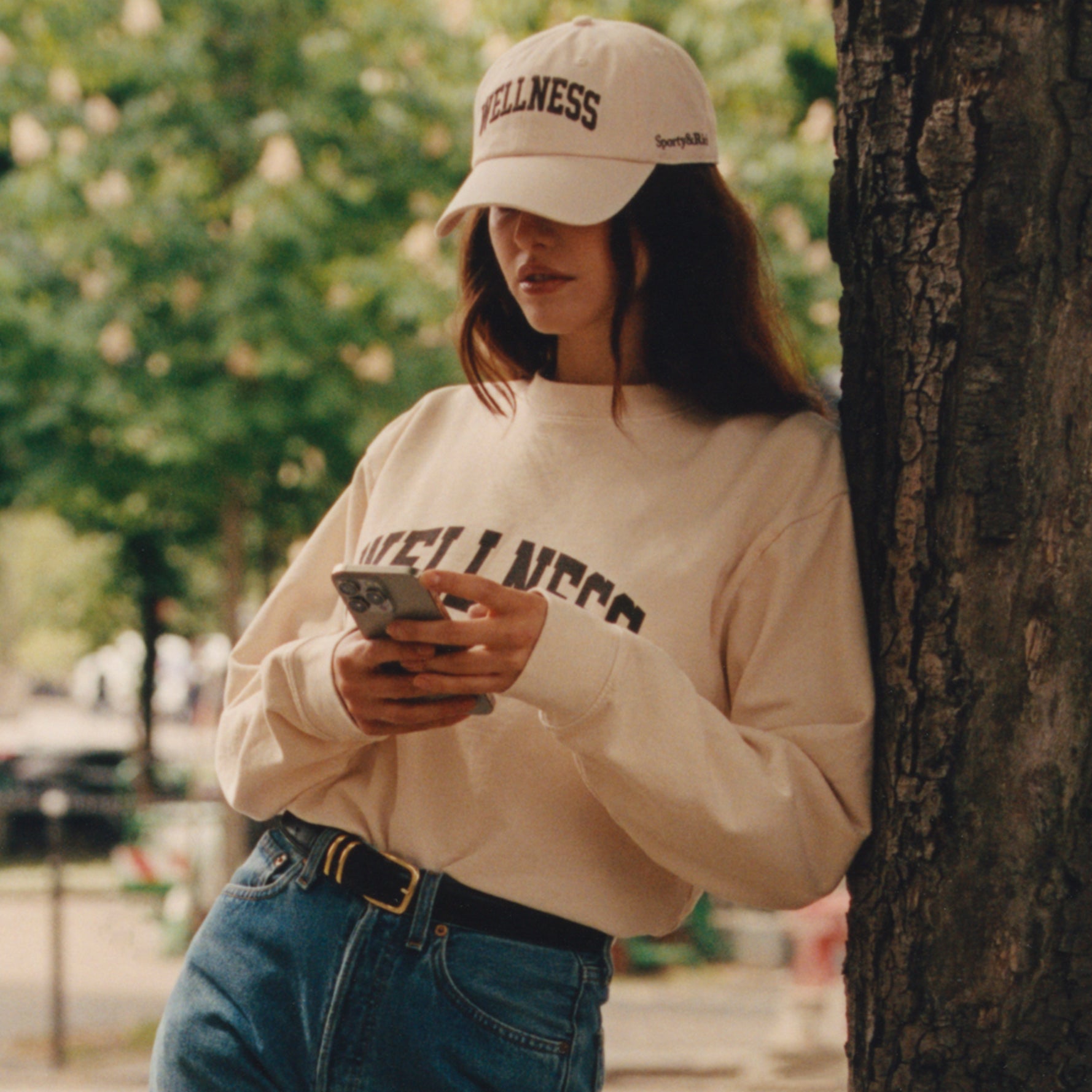 Sporty & Rich - Wellness Ivy Crewneck Cream Chocolate