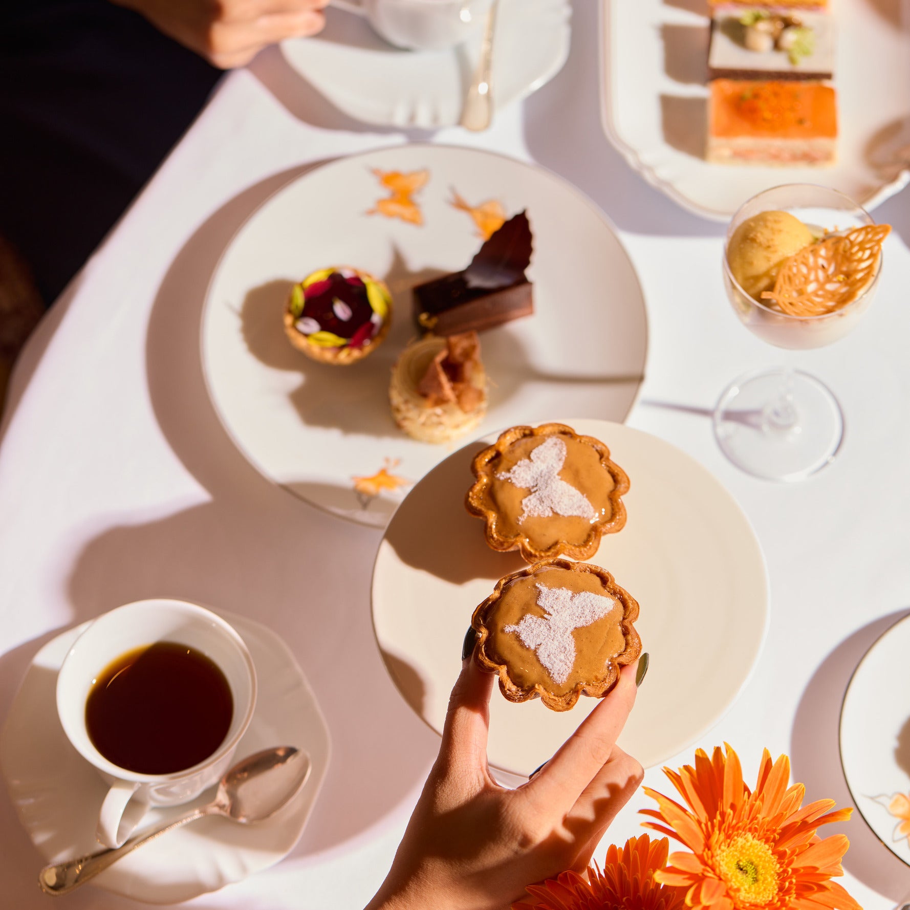 瑰麗禮品卡 - 蝶苑 (The Butterfly Room) 下午茶配兩杯布麗卡.莎蒙玫瑰香檳套餐 (適合二人)