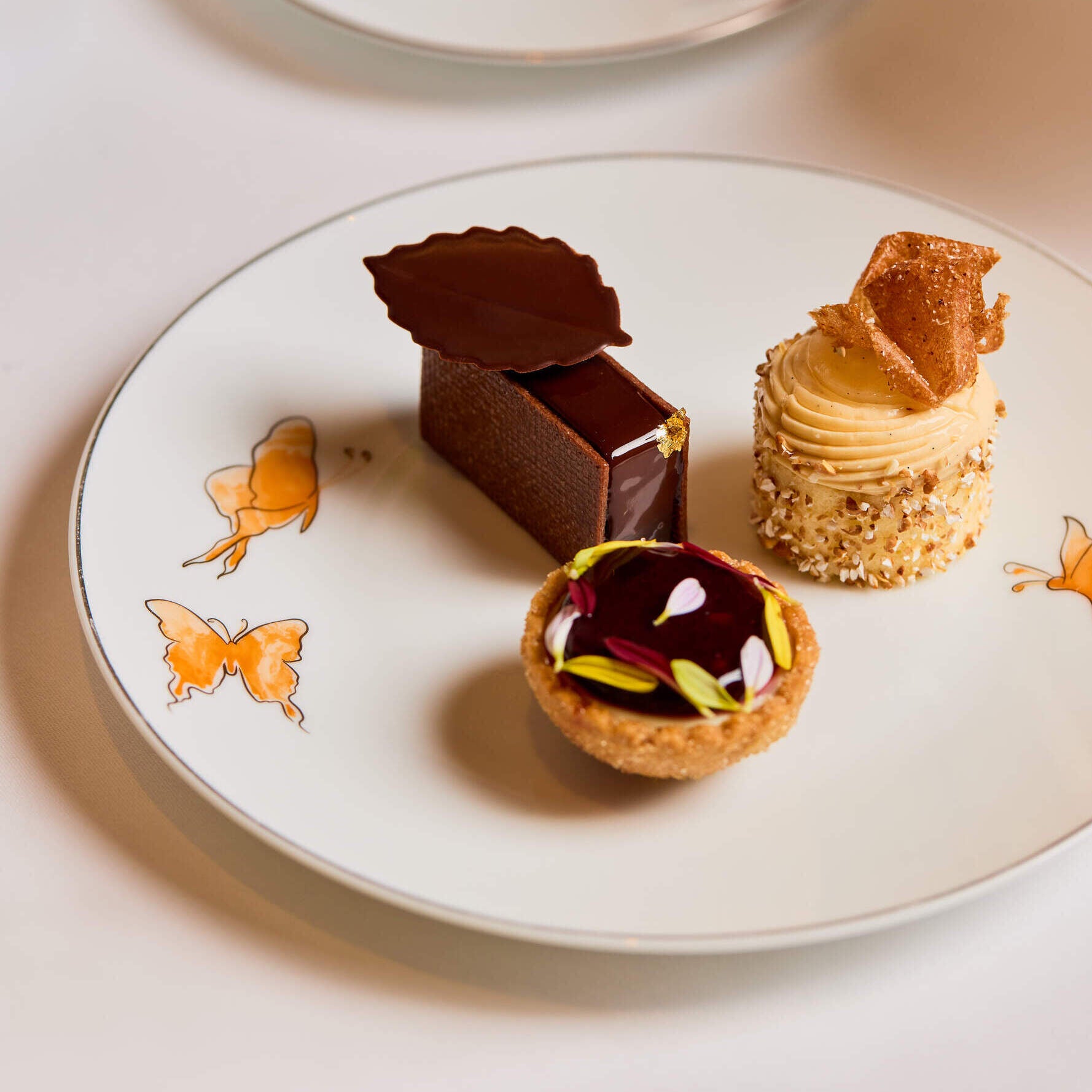 瑰麗禮品卡 - 蝶苑 (The Butterfly Room) 下午茶配兩杯布麗卡.莎蒙玫瑰香檳套餐 (適合二人)